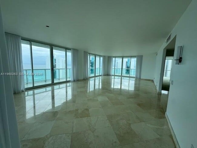Building Photo - 16400 Collins Ave