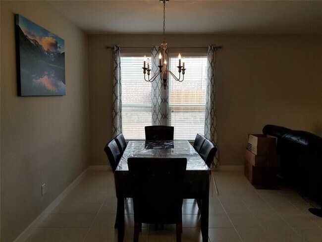 Building Photo - Stunning 5 beds 3 baths in Fort Worth!