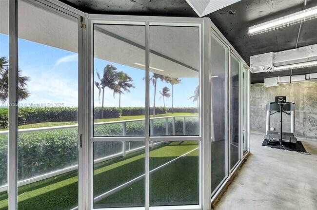 Building Photo - 16485 Collins Ave