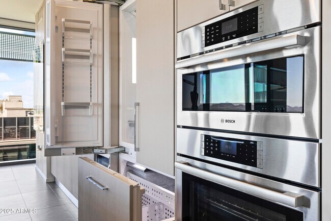 Building Photo - 7180 E Kierland Blvd