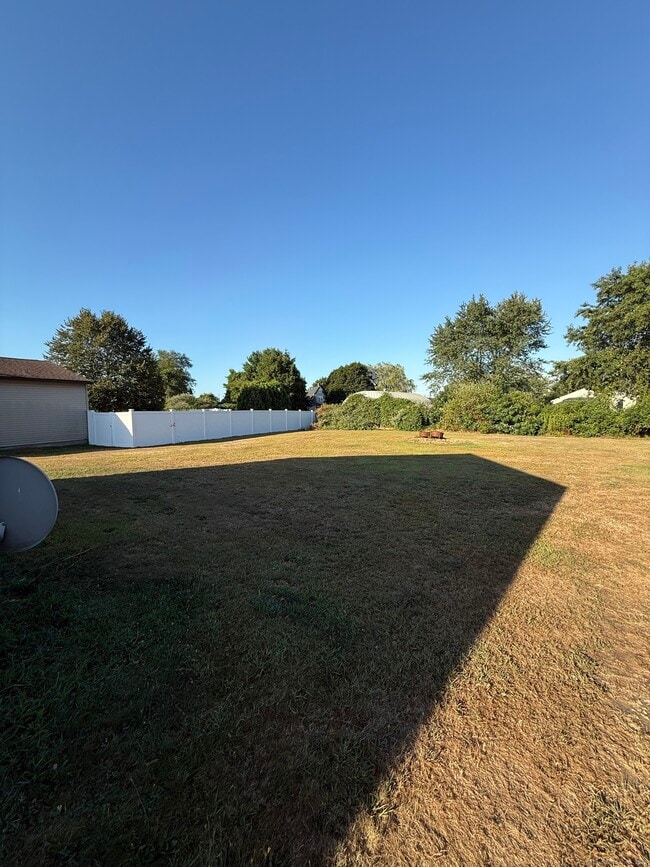 Building Photo - 5 Norfolk Ct