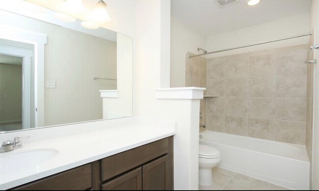 Building Photo - 208 Lisa Marie Dr