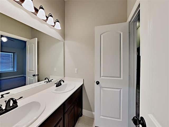 Building Photo - 900 McLynn Ct