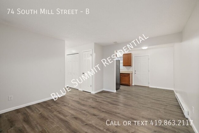 Building Photo - 2 bed, 1 bath, half double, single detache...