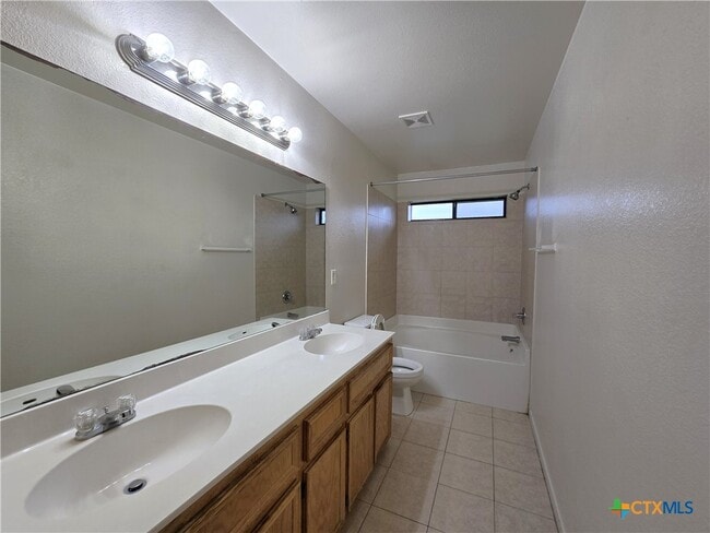 Building Photo - 1411 Nicholas Cir