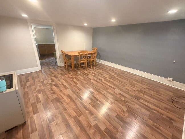 Building Photo - 170 E 300 N