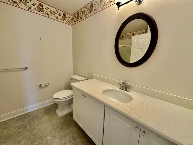 Building Photo - Three Bedroom Carriage House in Hampton Hall!