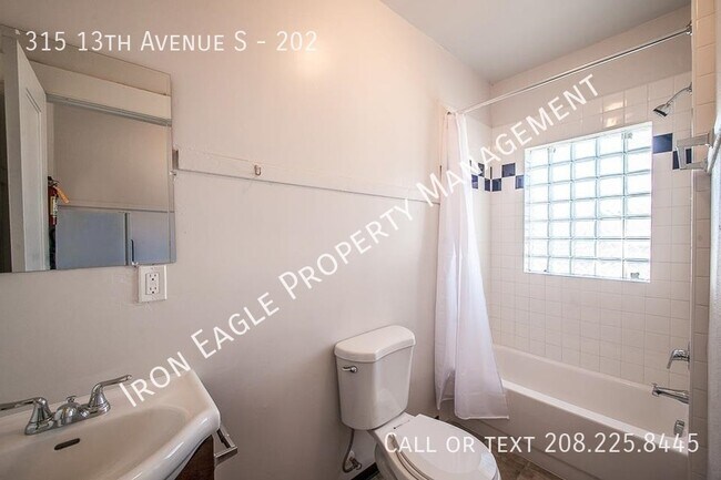 Building Photo - 315 13th Ave S
