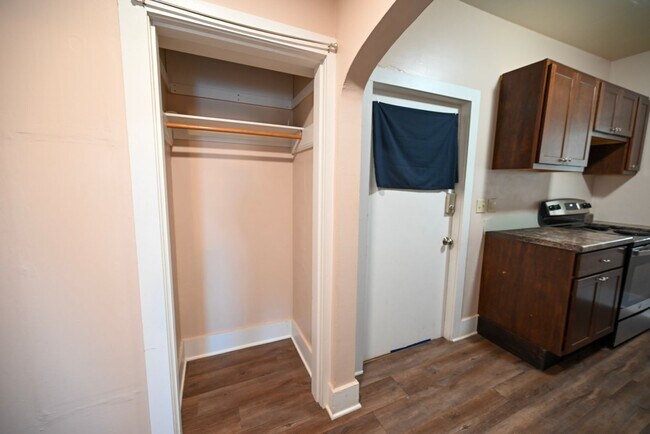 Building Photo - 1200 1/2 Superior Ave