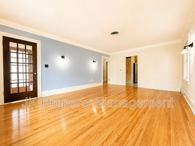 Building Photo - 2217 1st Ave S