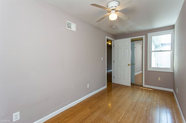 Building Photo - 4 br, 2 bath Triplex - 1745 WILLINGTON ST ...