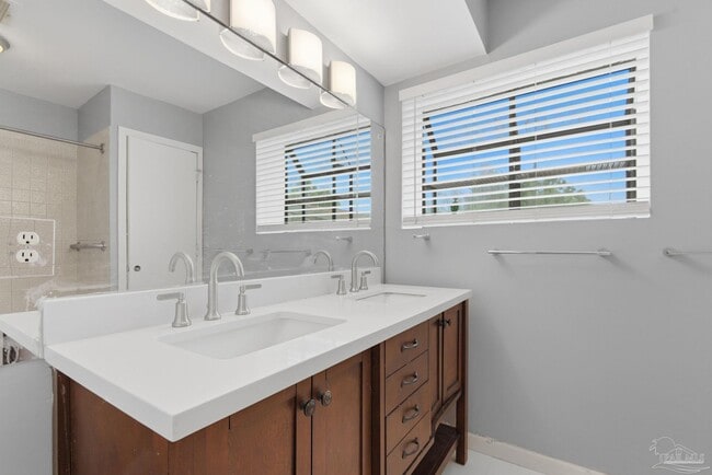 Building Photo - 9976 Fairway Villas Ln