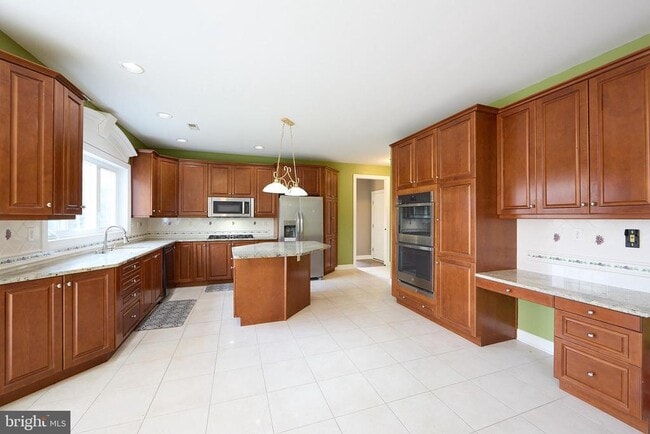 Building Photo - 1401 Hampstead Ct