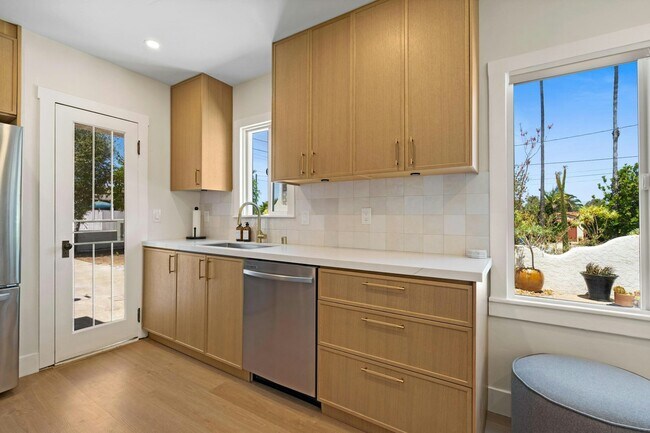 Building Photo - 4774 E Mountain View Dr