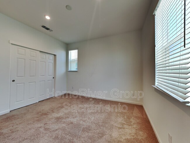 Building Photo - 1169 Knox Way