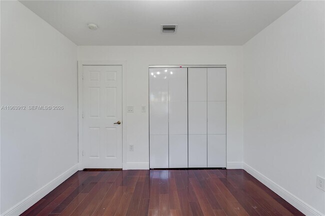 Building Photo - 7044 NW 115th Ct