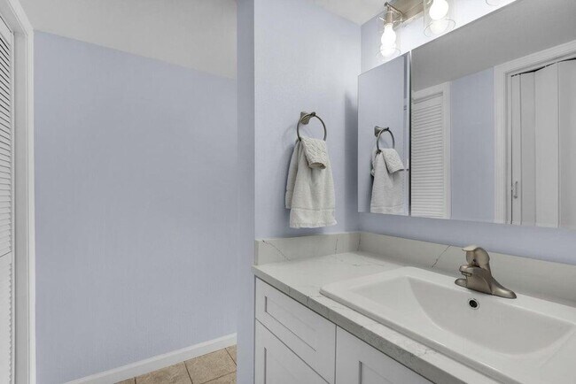 Building Photo - 210 Pelham Rd