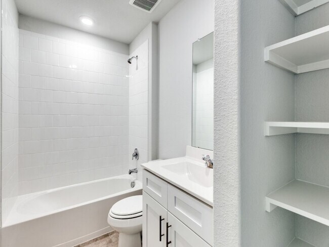 Building Photo - 548 Bronze Cir W