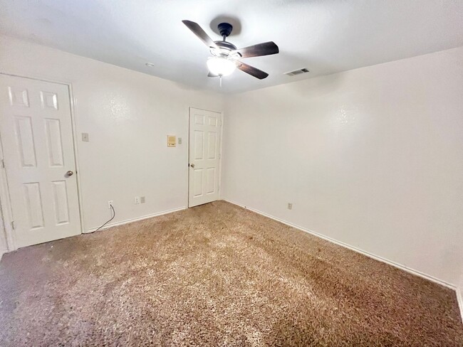 Building Photo - Beautiful Desoto Tx Home