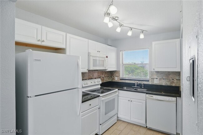 Building Photo - 170 Turtle Lake Ct