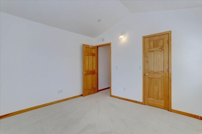 Building Photo - 2462 Concord Cir