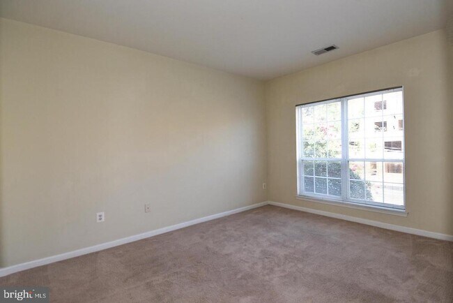 Building Photo - 4850 Eisenhower Ave