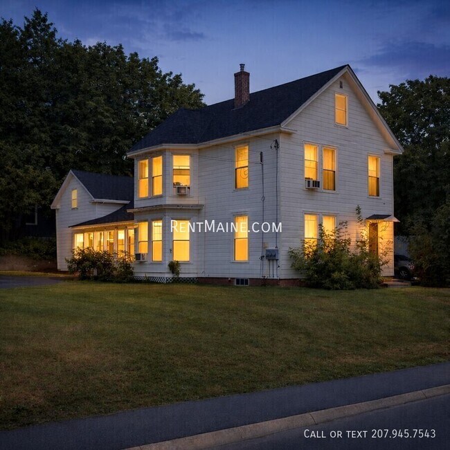 Building Photo - 445 Main St