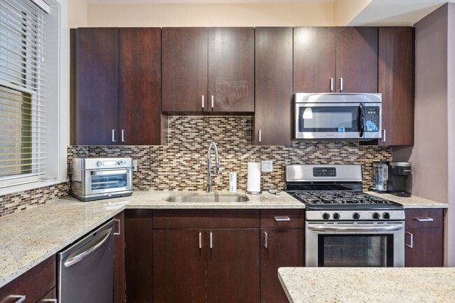 Building Photo - 1951 W Byron St