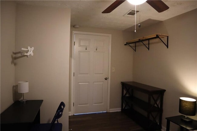 Building Photo - 3033 Empire Blvd SW