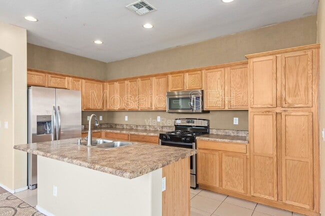 Building Photo - 3018 S 102nd Ln