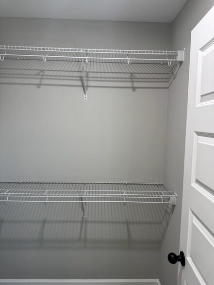 Building Photo - 402 E Bledsoe St