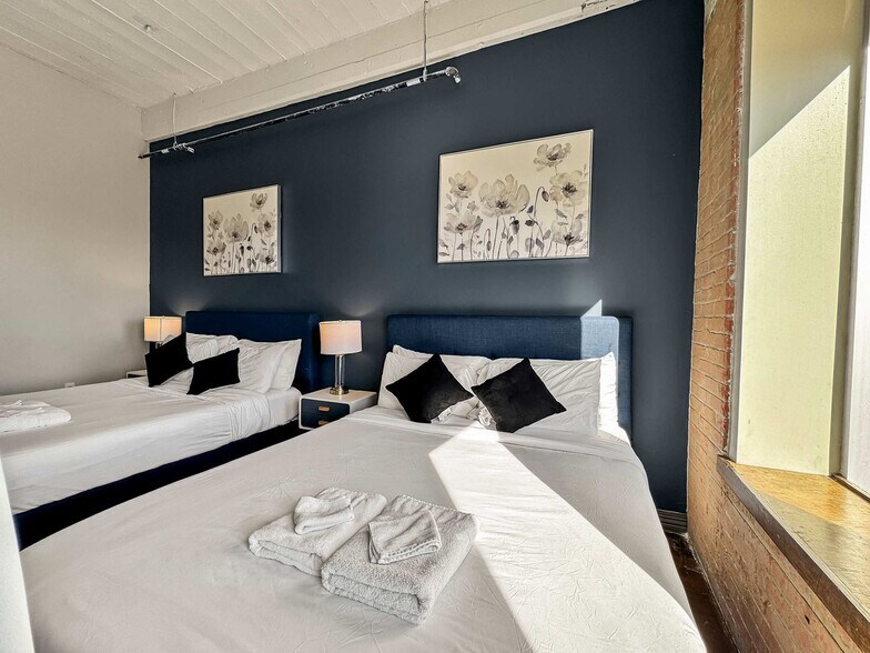 Building Photo - 555 Evergreen St