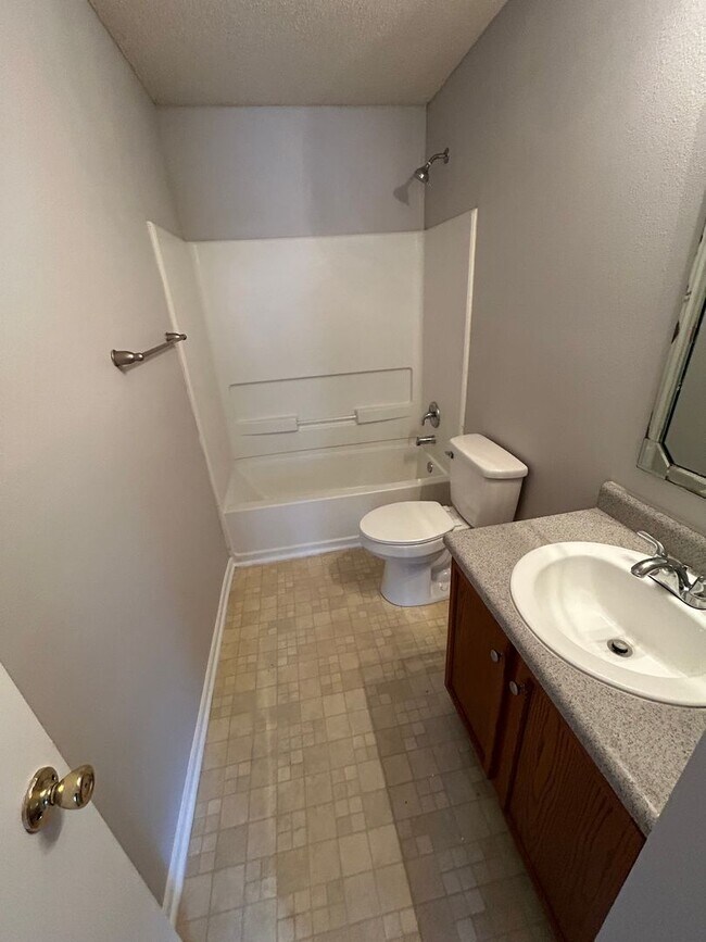Building Photo - Franklin IN - 3 BR home