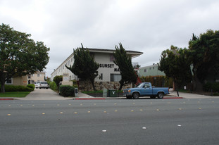 Building Photo - The Leslie Apartment Homes