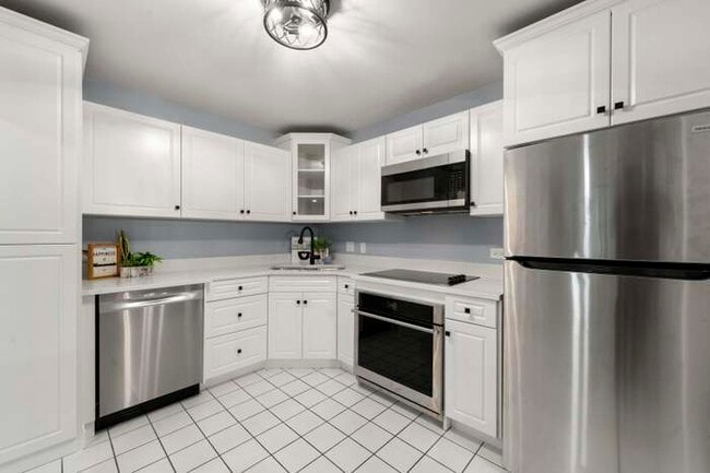 Building Photo - 514 W Miner St