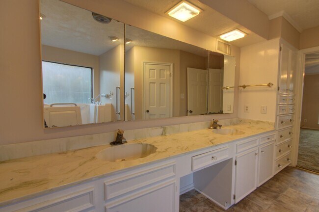 Building Photo - 7890 Blackman Ferry Rd