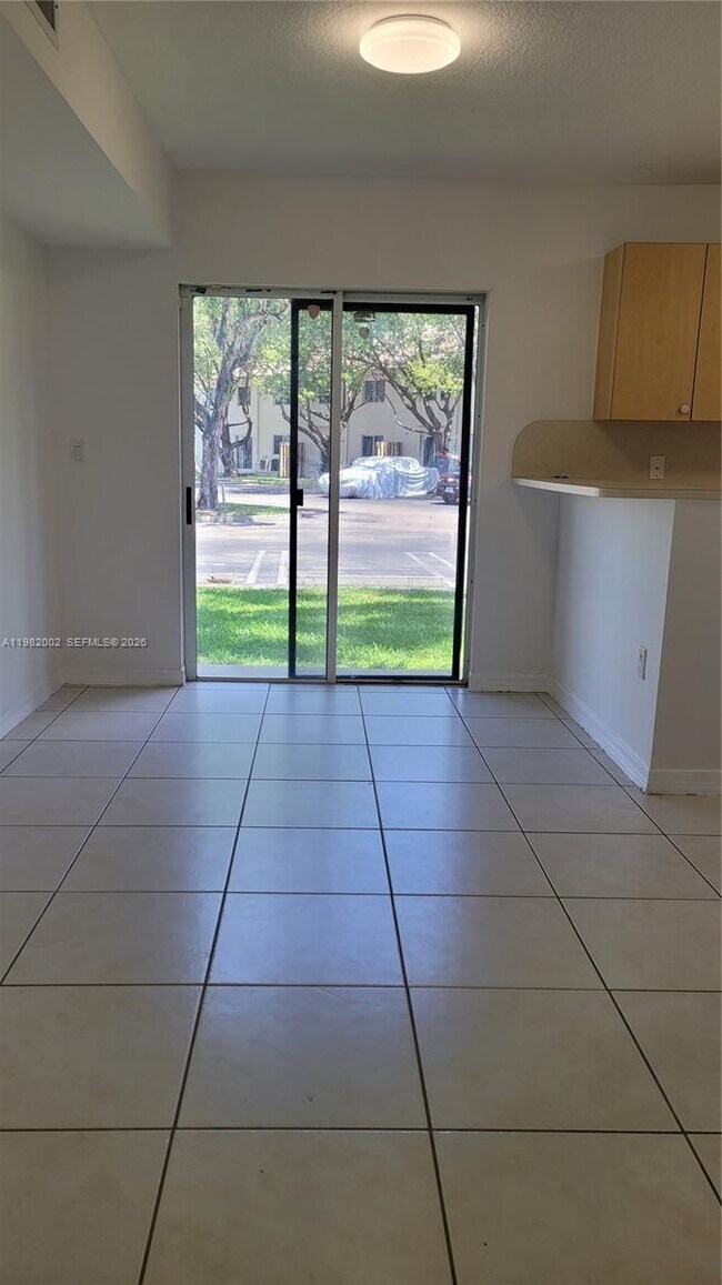 Building Photo - 2921 SE 13th Ave