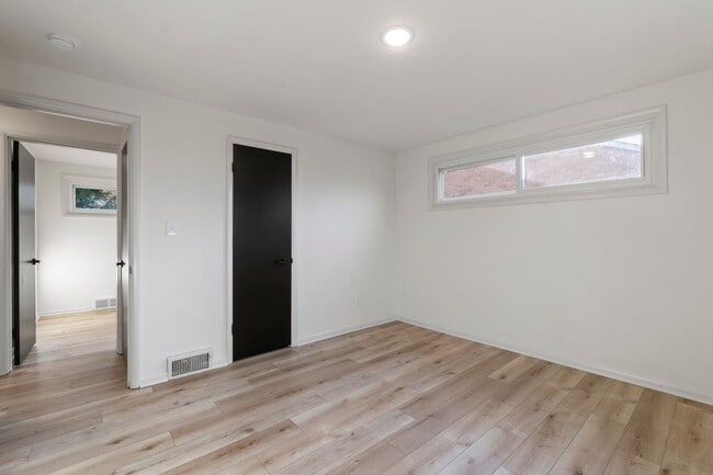 Building Photo - READY NOW! Fully RENOVATED 3 bedroom in SCOTT TOWNSHIP!