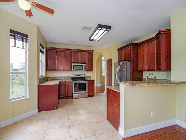 Building Photo - 5648 Spanish River Rd