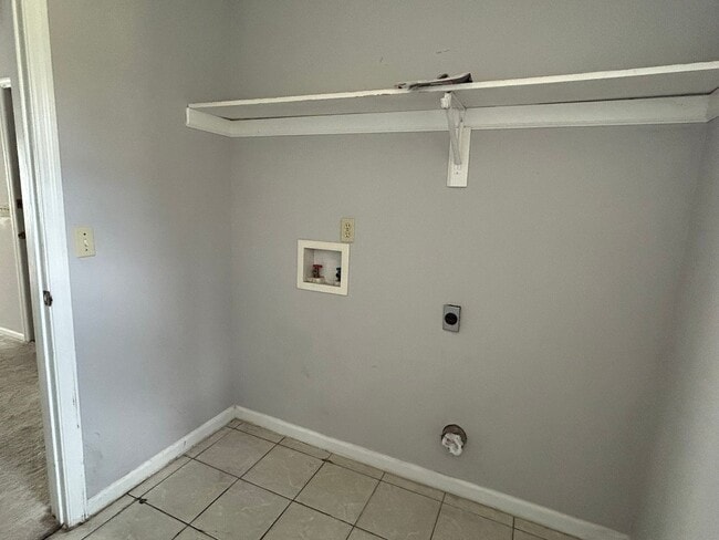 Building Photo - FALL MOVE-IN SPECIAL: 50% OFF 1st MONTH'S ...