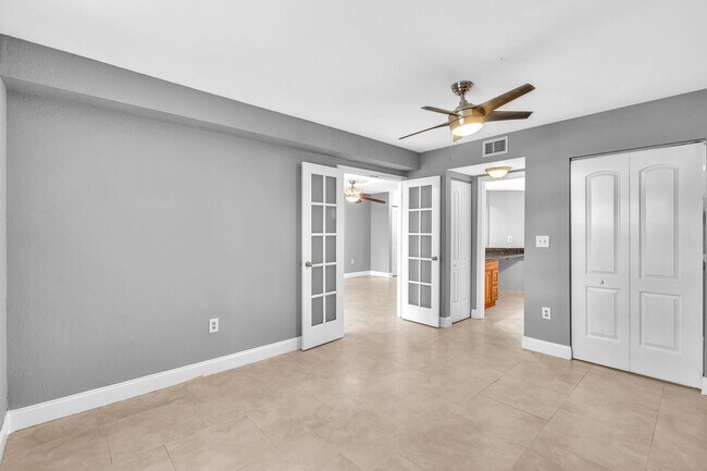 Building Photo - 2820 N Oakland Forest Dr