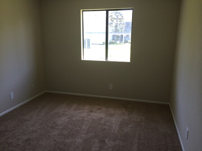 Building Photo - ranchview490