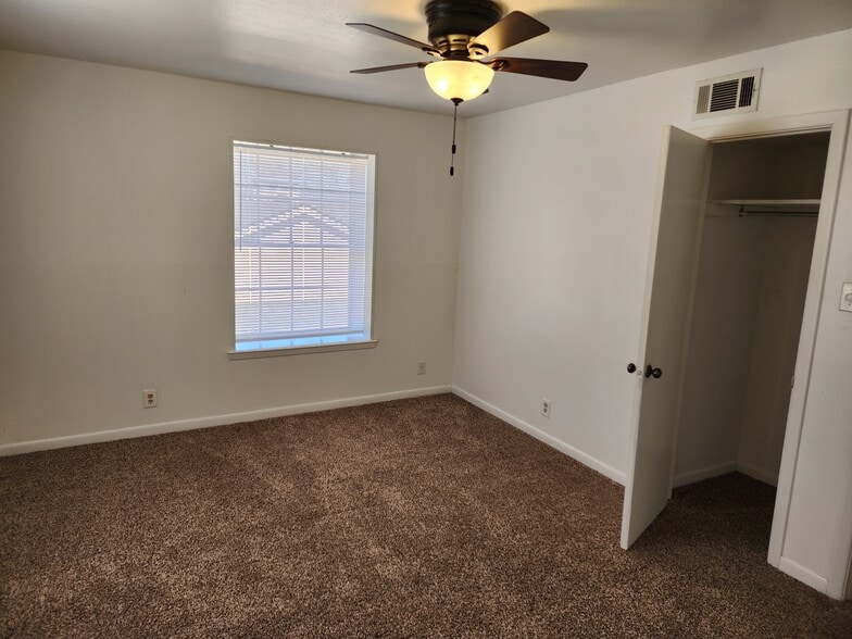 Bay windows and ceiling fans in both bedrooms - 1903 W Shields Dr