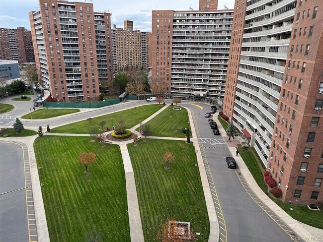 Building Photo - 61-45 98th St