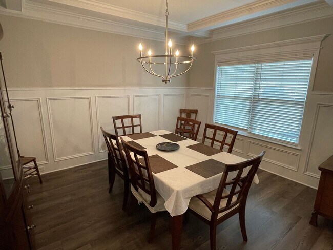 Building Photo - 819 Lost Grv Trl