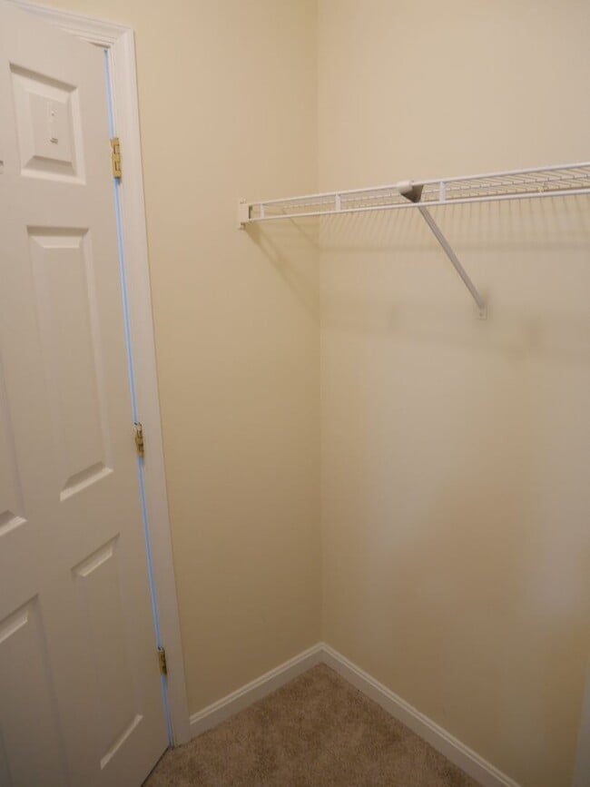 Building Photo - Spacious Townhome- Glen Burnie, MD *PET FR...