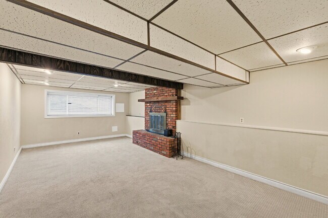 Building Photo - Split Level Home Features 4BD/2BA, Large Backyard and Deck. Newly Renovated Kitchen!  Convenient ...