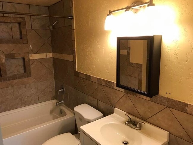 Building Photo - 1 Bedroom 1 Bath