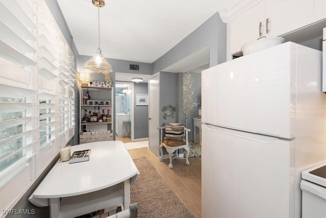 Building Photo - 291A 8th Ave S