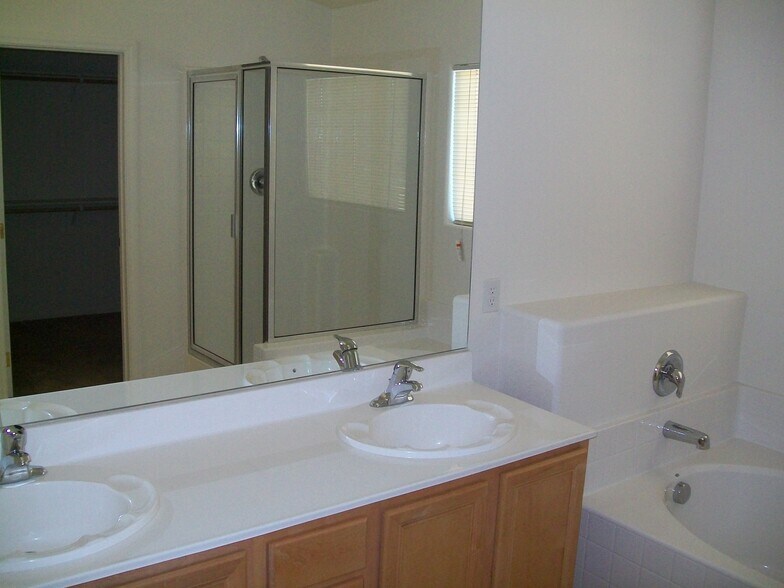 Building Photo - 5049 Hazelyn Ct